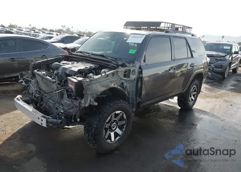 2019 Toyota 4Runner Trd Off Road z USA, uszkodzony, nr VIN JTEBU5JR1K5679785